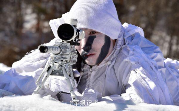 South Korean special forces soldiers challenge severe cold