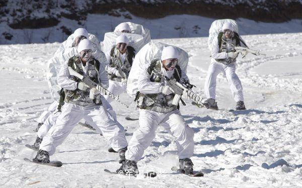 South Korean special forces soldiers challenge severe cold