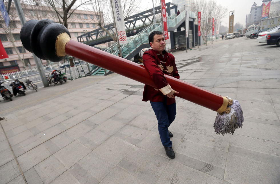 Have you ever tried to write with a 3-meter-long brush?