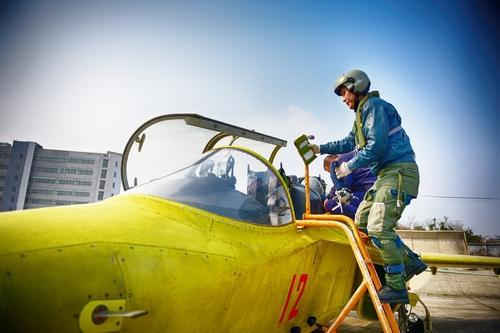 L-15 trainer completes its pilot flight