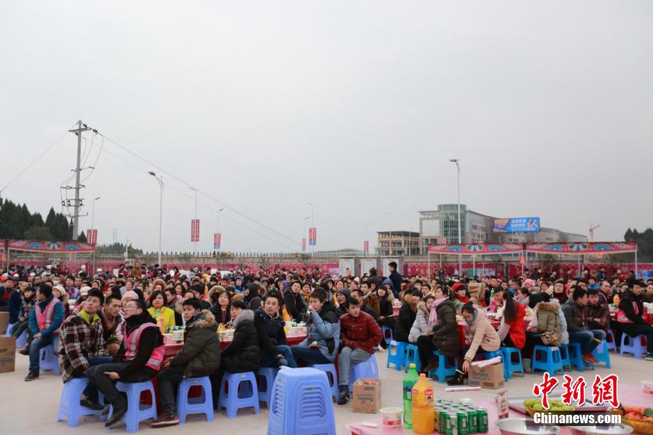 New Guinness World Record: Four Thousand People Share Roasted Lamb