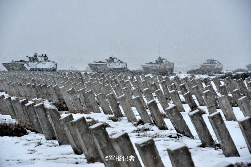 Chinese marine corps train in Xinjiang