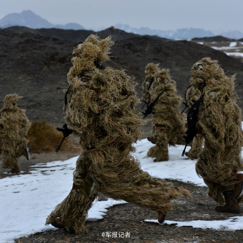 Chinese marine corps train in Xinjiang