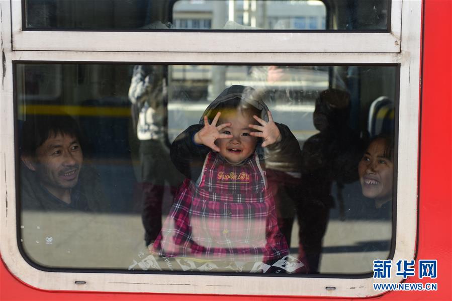 Expressions on the first day of Spring Festival travel rush in 2016