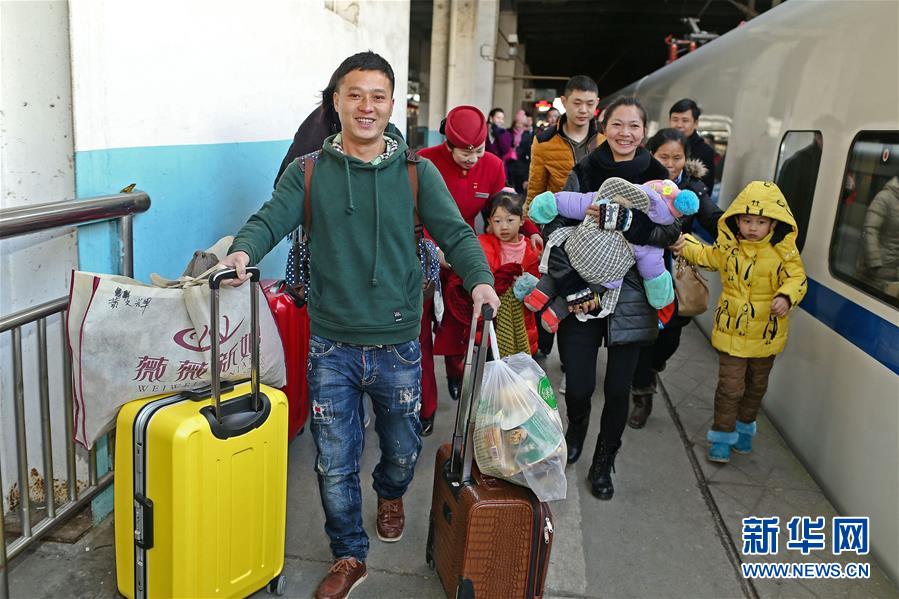 Expressions on the first day of Spring Festival travel rush in 2016