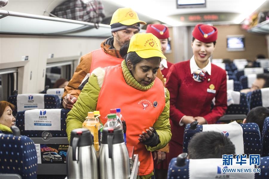 Expressions on the first day of Spring Festival travel rush in 2016