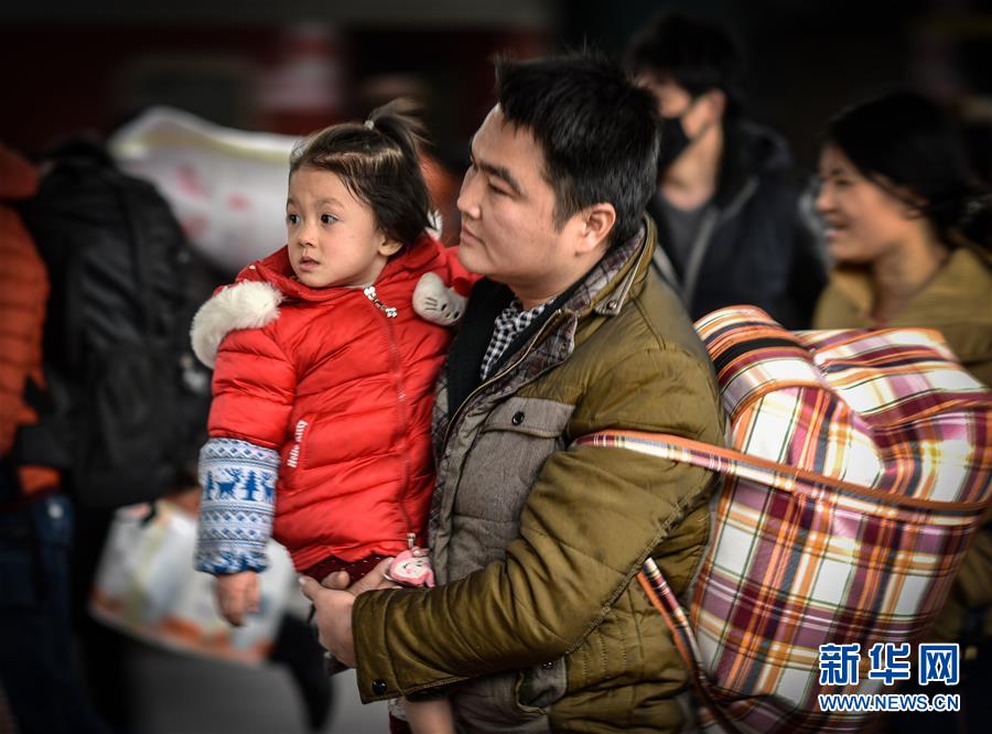 Expressions on the first day of Spring Festival travel rush in 2016