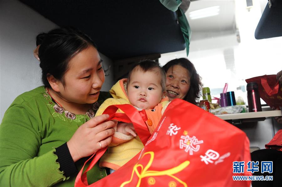 Expressions on the first day of Spring Festival travel rush in 2016