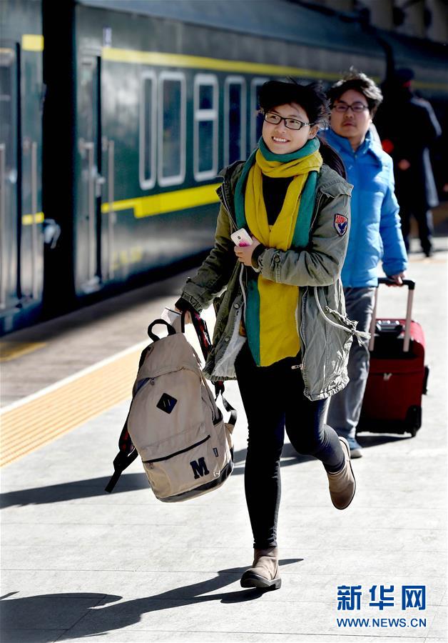 Expressions on the first day of Spring Festival travel rush in 2016