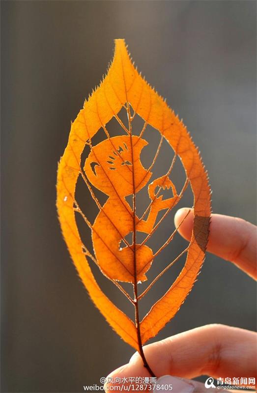 Arts teacher creates arts on leafs