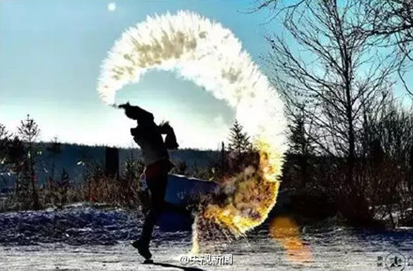 A moment of beauty: Water splashed instantly freezes in Hulun Buir 
