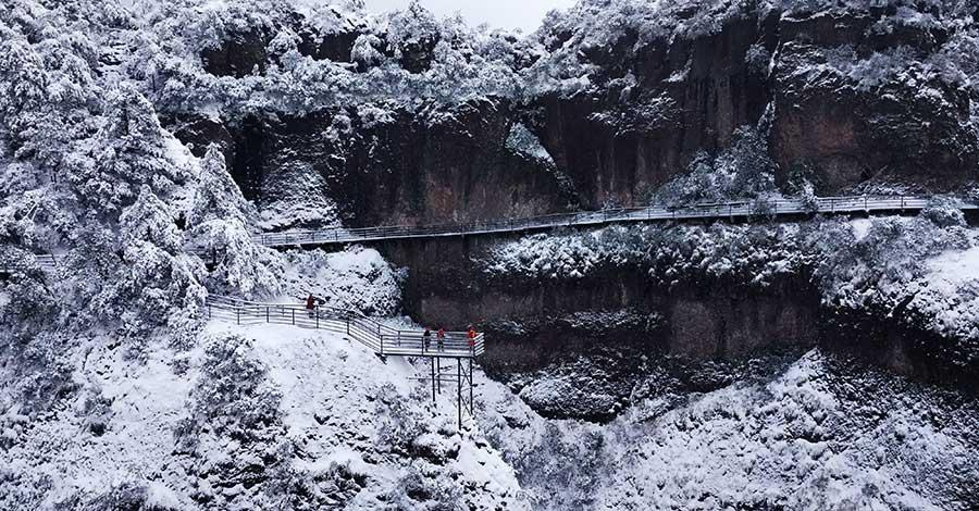 Amazing snow scenery of Shenxianju Mountain in E China