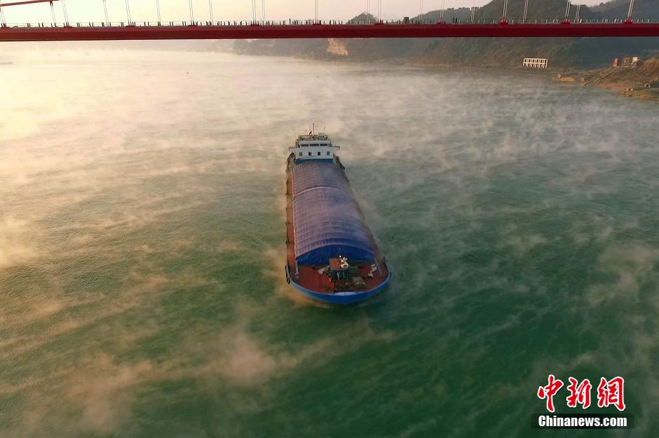 Mist appears on Yangtze River in C China