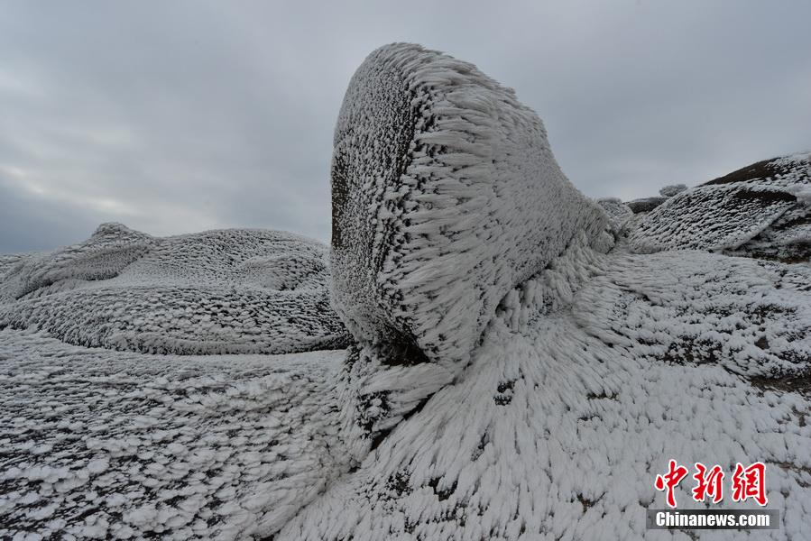 Picturesque scenery of Liangyeshan Mountain in snow