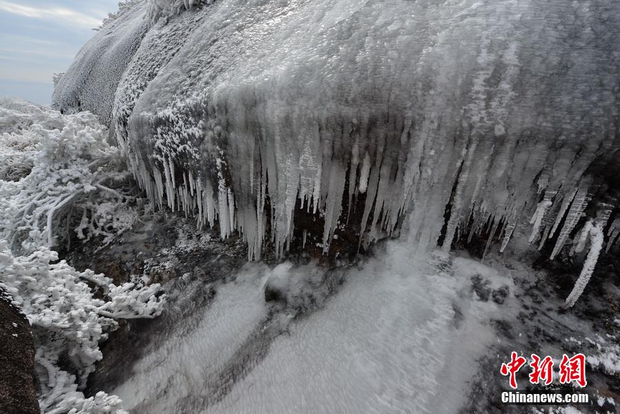 Picturesque scenery of Liangyeshan Mountain in snow