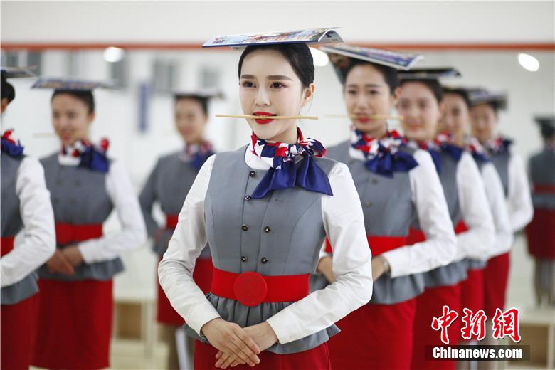 Future stewardesses take 'acrobatic' training 