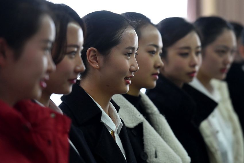 College students vie for flight attendant jobs