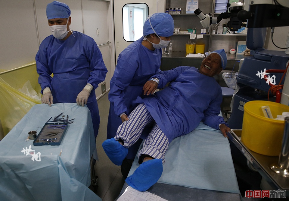 The only eye hospital on train in China