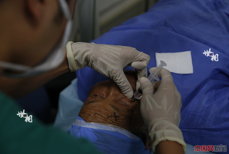 The only eye hospital on train in China