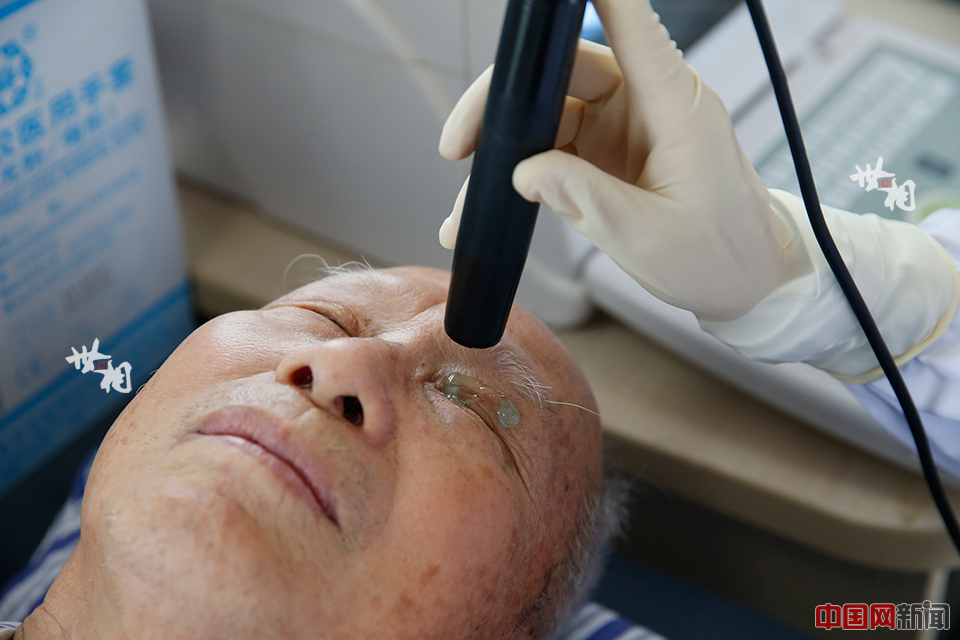 The only eye hospital on train in China