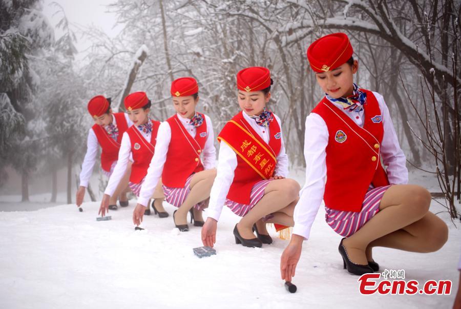 Hard training for Chengdu flight school students