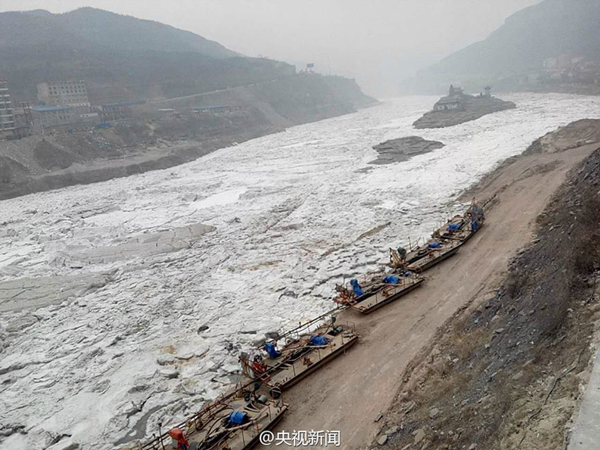 Breathtaking frozen Hukou Waterfall
