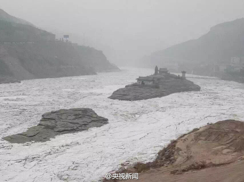 Breathtaking frozen Hukou Waterfall
