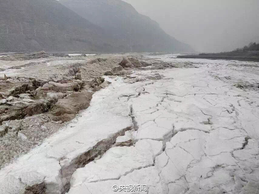 Breathtaking frozen Hukou Waterfall
