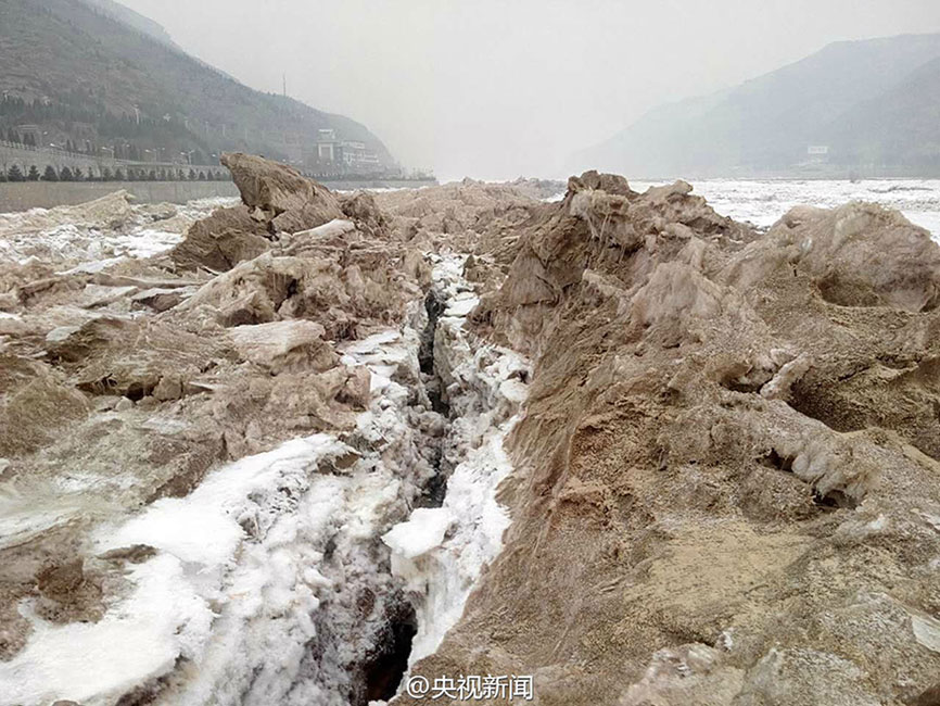 Breathtaking frozen Hukou Waterfall
