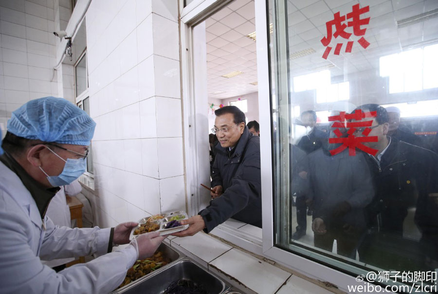 Premier Li Keqiang Celebrates Little New Year with Seniors in Ningxia