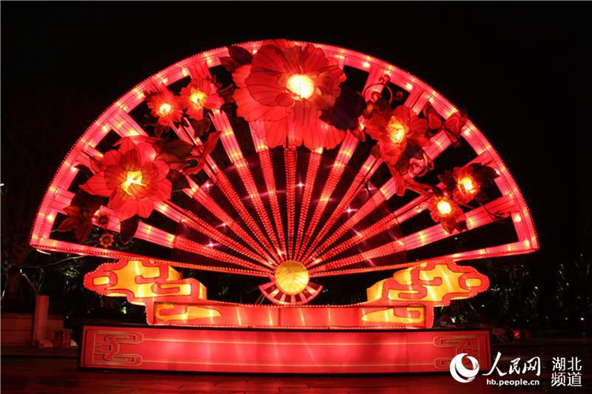 Wuhan lantern feast illuminates Garden Expo