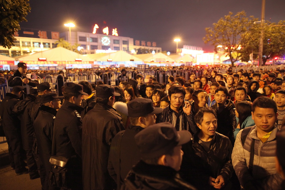 Around 100,000 passengers stranded in Guangzhou Railway Station