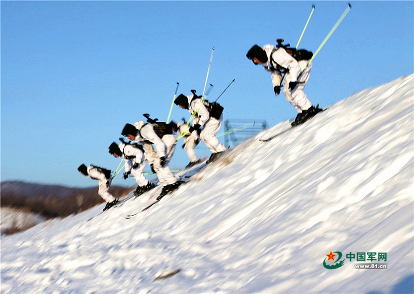 Border soldiers conduct skiing and shooting training