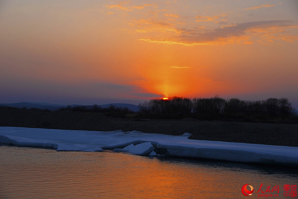 Fascinating sun glows over Greater Khingan Range