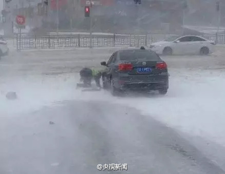 Traffic police kneeing on ground for rest