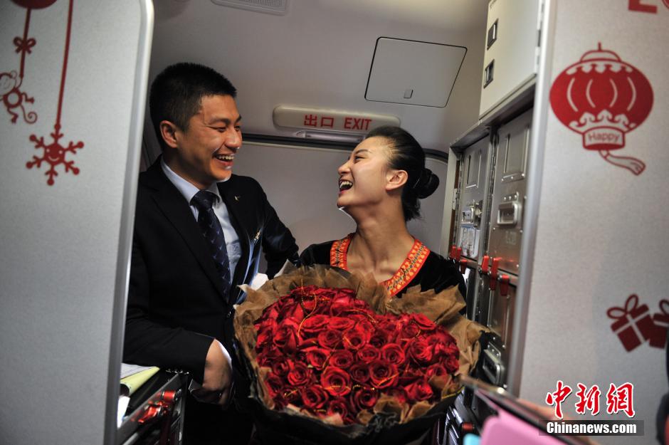 She said Yes! Flight attendant pulls off perfect airplane proposal on Valentine's Day