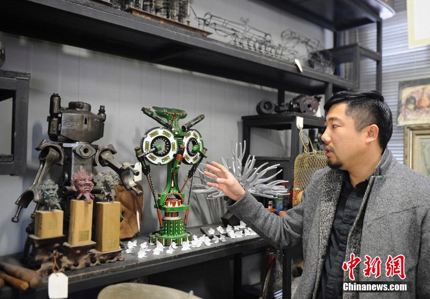 Chinese man turns common trash into works of art