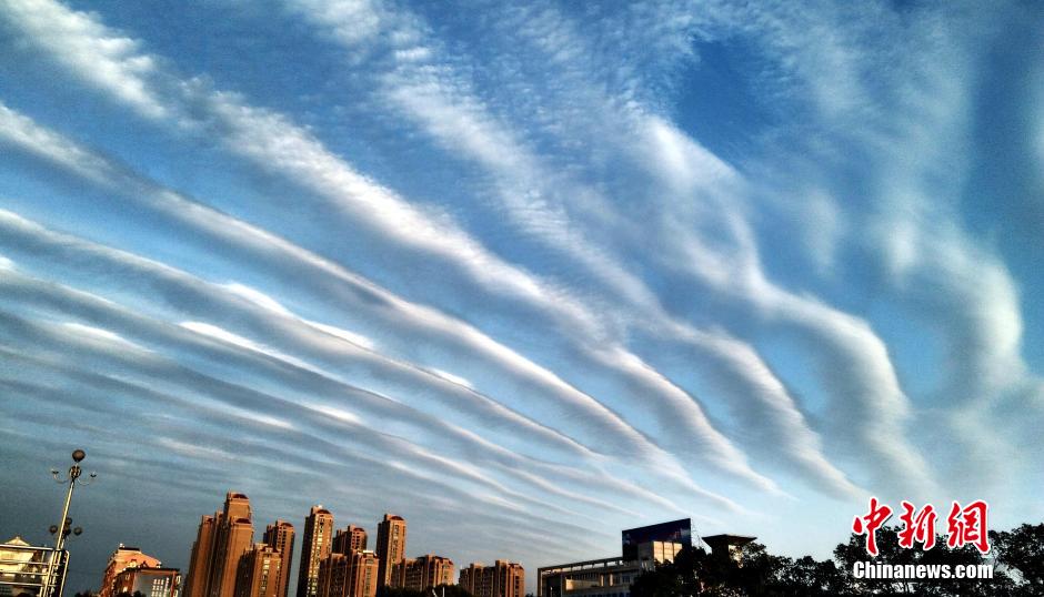 Splendid ribbon-like cloud seen in E China