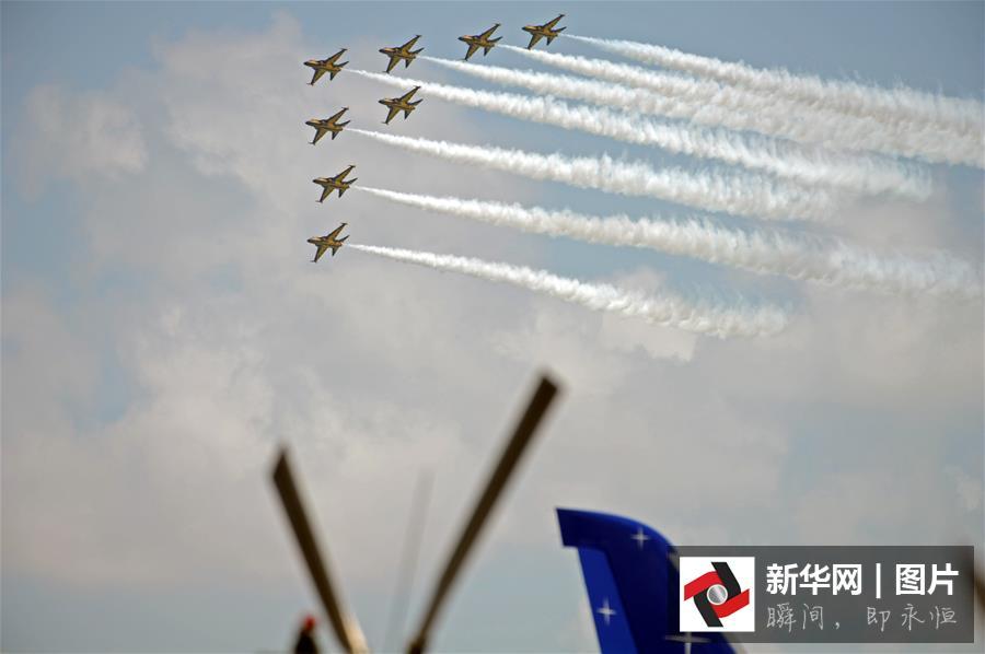 Brilliant aerobatics in Singapore Airshow