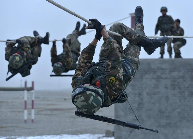 Soldiers stationed in Kashi conduct extreme training