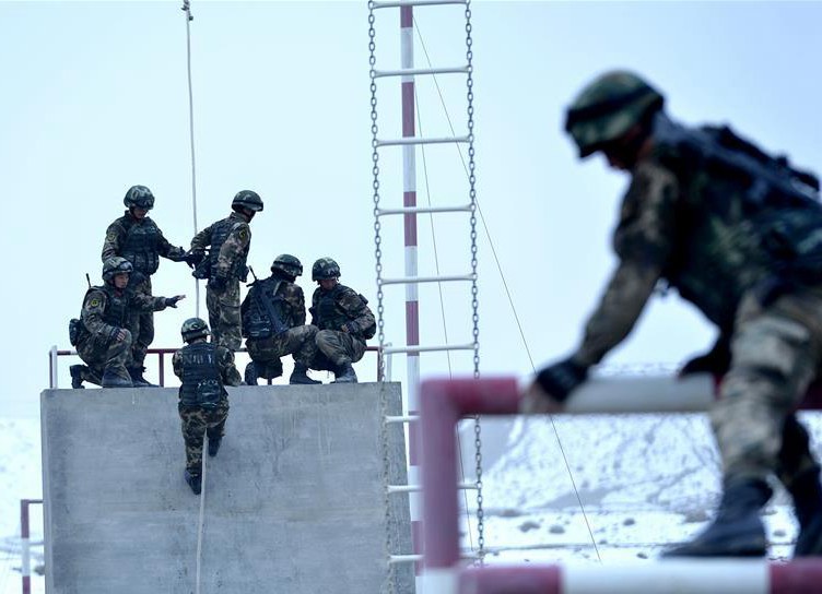 Soldiers stationed in Kashi conduct extreme training