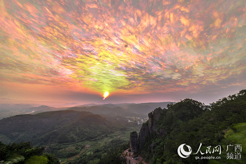 Amazing smeared sky photos reveal the beauty of Yulin