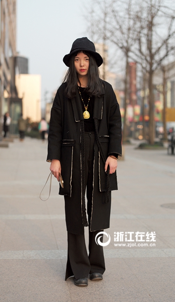 Women put on spring dresses in Hangzhou