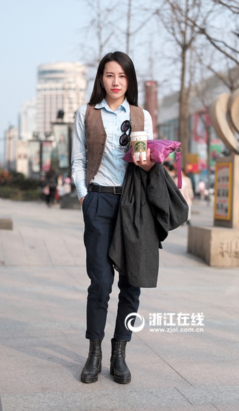 Women put on spring dresses in Hangzhou