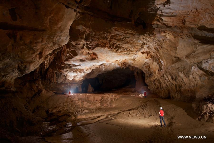 Scientists from China and France discover rare huge doline in Guangxi