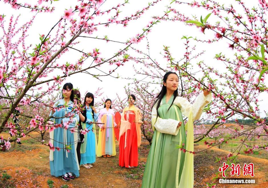 Hanfu show on 'Girl's Day' in C. China