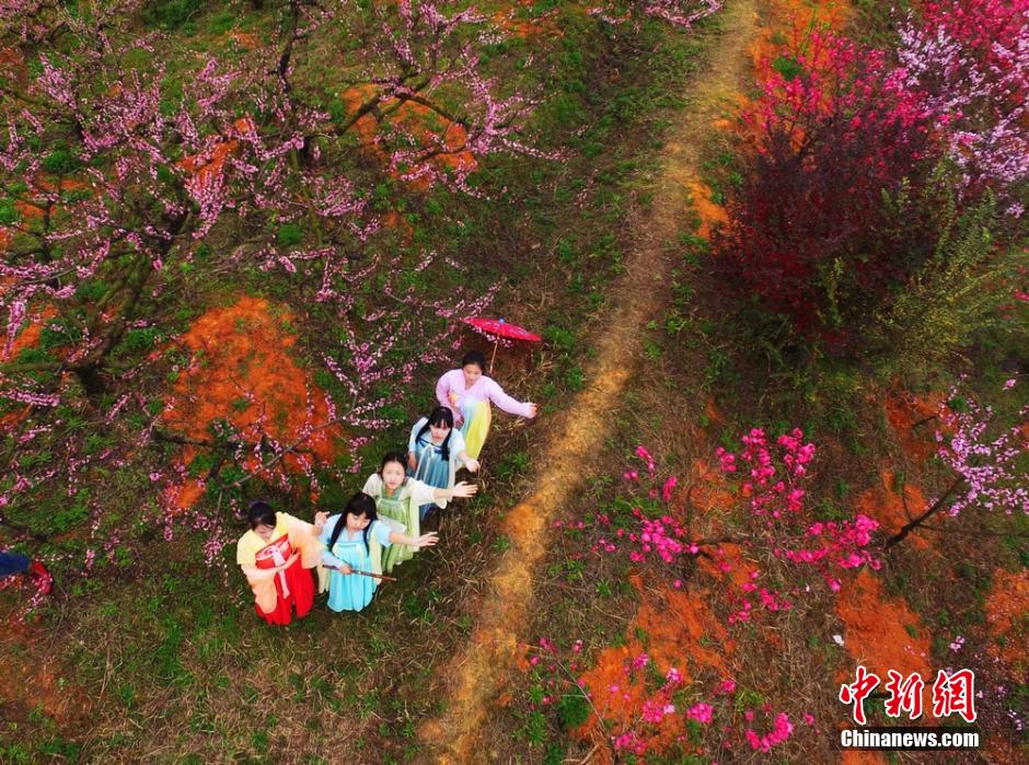 Hanfu show on 'Girl's Day' in C. China