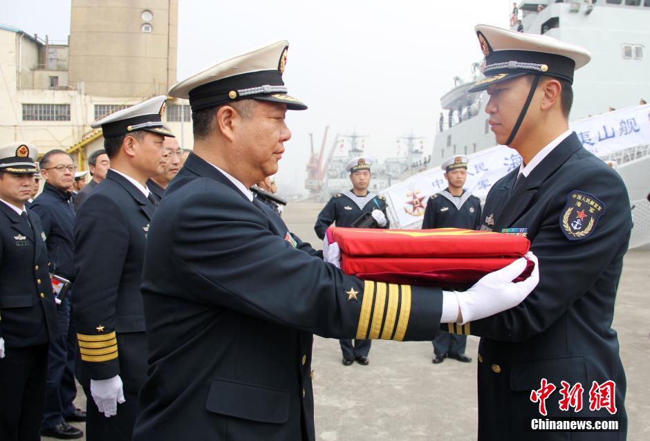 Three new-type tank landing ships join the East China Sea Fleet