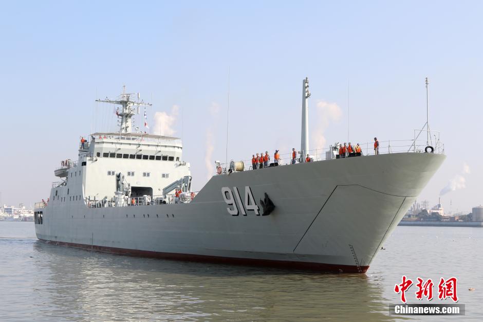 Three new-type tank landing ships join the East China Sea Fleet