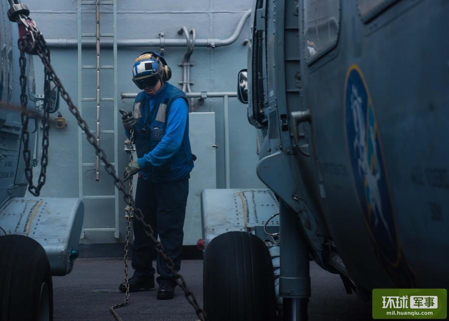 Chinese ships keep close watch on U.S. Navy aircraft carrier strike group in S. China Sea 